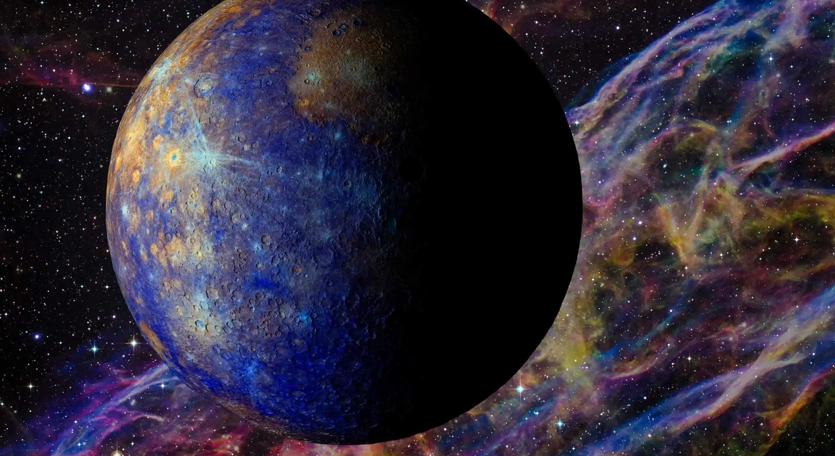 Der Planet Merkur schwebt halb im Schatten vor einer bunten, leuchtenden Sternen- und Nebelwolke im All – Symbolbild für den rückläufigen Merkur in der Astrologie.