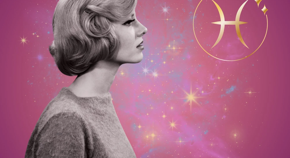 Symbolbild für das Jahreshoroskop 2026 für das Sternzeichen Fische. Illustration einer Frau im Retrostil vor einem pink-lilafarbenen Hintergrund mit einem bunten Sternennebel und dem goldglänzenden Symbol des Sternzeichens.