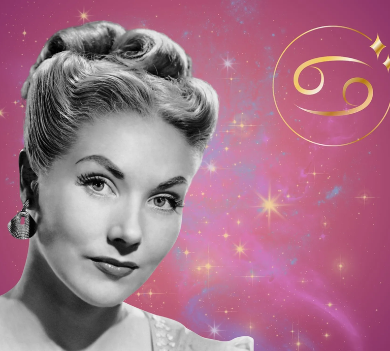 Symbolbild für das Jahreshoroskop 2026 für das Sternzeichen Krebs. Illustration einer Frau im Retrostil vor einem pink-lilafarbenen Hintergrund mit einem bunten Sternennebel und dem goldglänzenden Symbol des Sternzeichens. | © Getty Images/ George Marks, Bombdesign und Artulina via Canva.com [M]