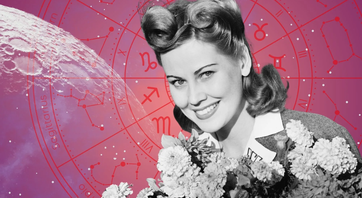 Lächelnde Frau mit Blumenstrauß vor einem pink-lilafarbenen Hintergrund mit Sternzeichenkreis und Mond – Symbolbild für ein Tageshoroskop.