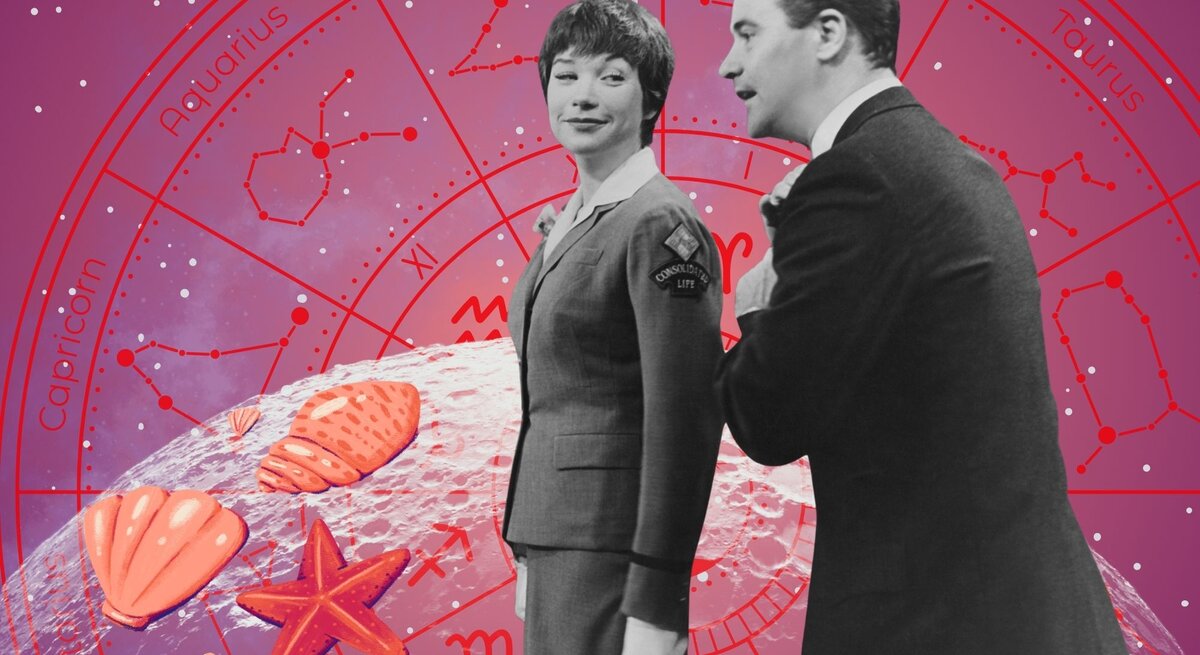 Eine Frau im Kostüm und ein Mann im Anzug stehen vor einem Tierkreis-Hintergrund, Muscheln und Sternbildern, im Stil der 60er Jahre.