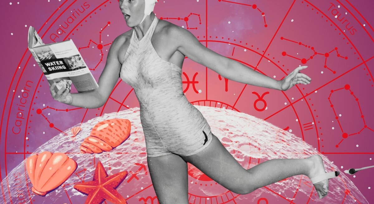 Frau in Badeanzug und Badekappe liest ein Wasserski-Buch, während sie vor einem astrologischen Hintergrund mit Sternbildern und Muscheln posiert.