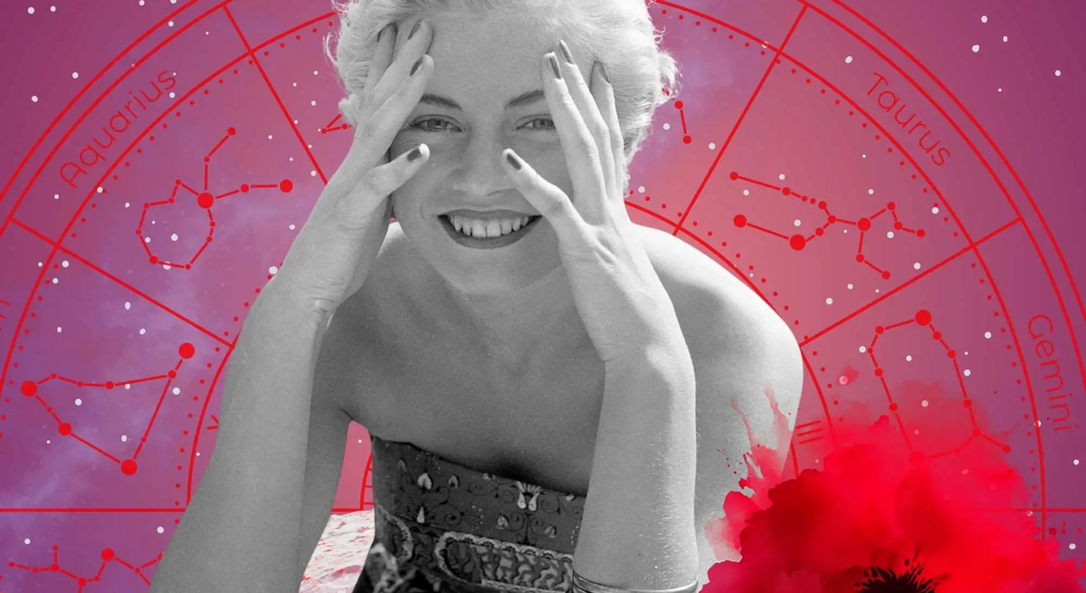 Lachende Frau mit retro Frisur und schulterfreiem Kleid vor einem astrologischen Sternzeichenkreis auf pink-violettem Hintergrund – symbolisiert Freude, Glück und kosmische Fügung.