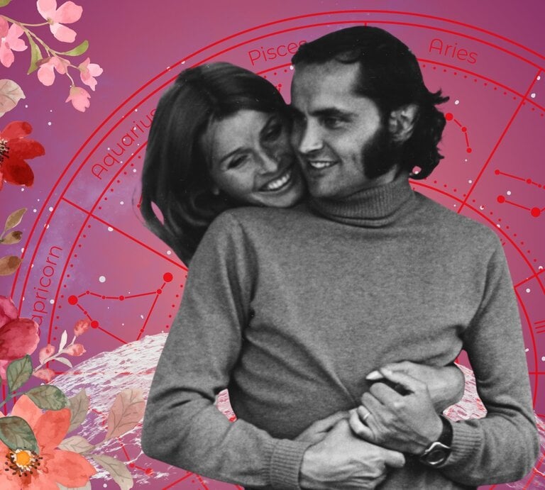 Romantische Collage mit einem verliebten Paar im Vintage-Stil: Eine Frau umarmt einen Mann von hinten und lächelt ihn liebevoll an. Beide tragen Retro-Kleidung. Im Hintergrund sind astrologische Sternzeichen wie Capricorn, Aquarius, Pisces und Aries auf einem pink-violetten Sternenhimmel zu sehen. Florale Illustrationen mit roten, rosafarbenen und orangen Blüten rahmen die Szene ein – eine harmonische Verbindung von Liebe, Nostalgie und Astrologie. | © Getty Images/ Keystone Features, WinWin.artlab, sceptical cactus, OyoyStudio, kucingpink/ mohamad imron hamsyah und Asrul Aqroni via Canva.com [M]