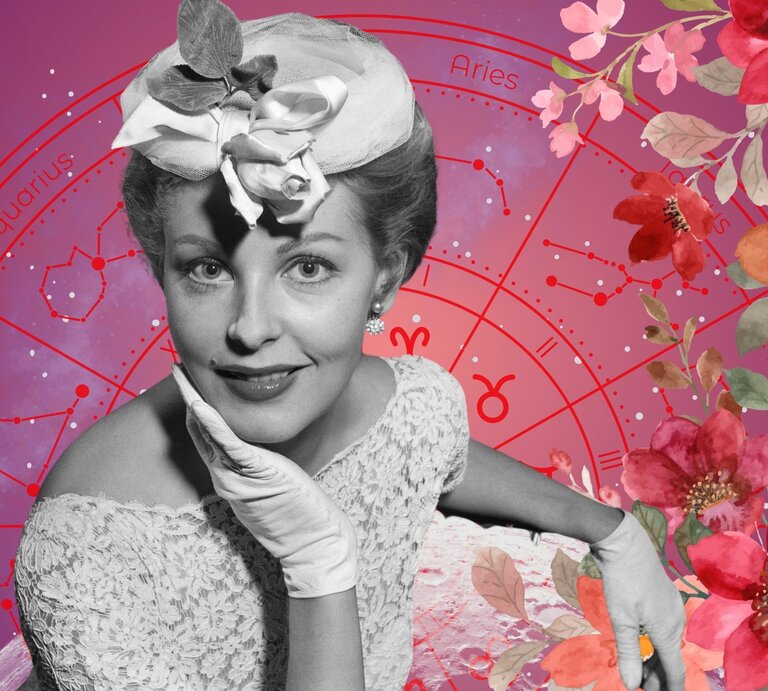 Collage aus Vintage-Fotografie und modernem Horoskop-Motiv: Eine elegant gekleidete Frau im Retro-Stil mit Hut und Spitzenkleid posiert lächelnd. Im Hintergrund sind astrologische Sternzeichen wie Widder, Stier und Wassermann zu sehen, dazu ein pink-violetter Sternenhimmel. Blumenillustrationen in Rot, Orange und Rosa rahmen das Bild ein – ein Mix aus Nostalgie, Romantik und mystischer Astrologie. | © Getty Images/ Keystone Features, WinWin.artlab, sceptical cactus, OyoyStudio, kucingpink/ mohamad imron hamsyah und Asrul Aqroni via Canva.com [M]
