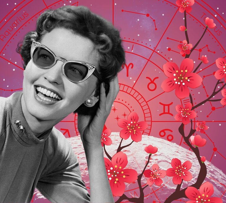 Schwarz-weiß Porträt einer lachenden Frau mit Retro-Sonnenbrille, im Hintergrund ein astrologisches Horoskop-Rad und blühende Kirschblüten vor pink-violettem Sternenhimmel. Symbolisiert Glück und Optimismus in Verbindung mit Sternzeichen. | © Getty Images/ Bettmann, WinWin.artlab, sceptical cactus, OyoyStudio, kucingpink/ mohamad imron hamsyah und Atstock Productions via Canva.com [M]