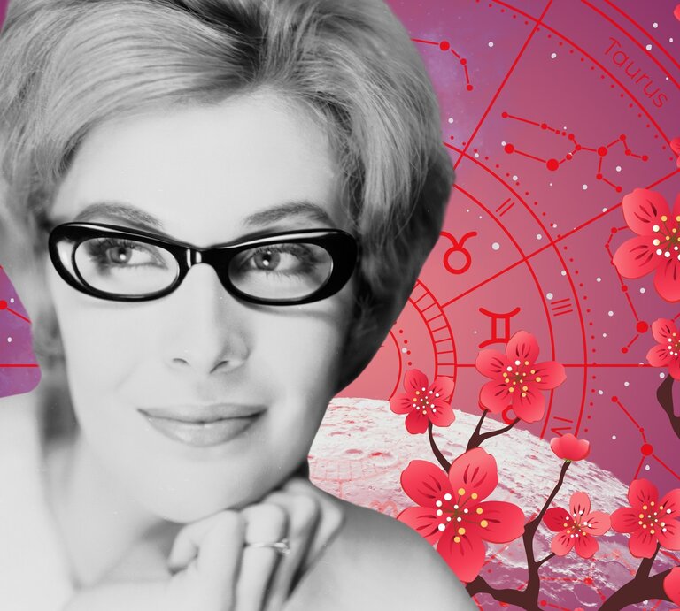 Vintage-Porträt einer eleganten Frau mit dunkler Brille, verträumter Blick zur Seite, im Hintergrund astrologische Symbole und Kirschblüten auf rosafarbenem kosmischen Hintergrund. Themenbild für berufliches Horoskop und Erfolg. | © Getty Images/ Chaloner Woods, WinWin.artlab, sceptical cactus, OyoyStudio, kucingpink/ mohamad imron hamsyah und Atstock Productions via Canva.com [M]