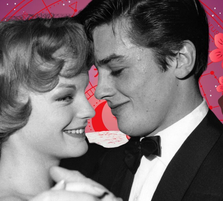Verliebtes Tanzpaar in Schwarz-Weiß – sie lächelt, er sieht sie zärtlich an – vor astrologischem Kreis und blühenden Zweigen. Romantische Szene mit Retro-Charme, perfekt für Flirt- und Liebeshoroskope. | © Getty Images, WinWin.artlab, sceptical cactus, OyoyStudio, kucingpink/ mohamad imron hamsyah und Atstock Productions via Canva.com [M]
