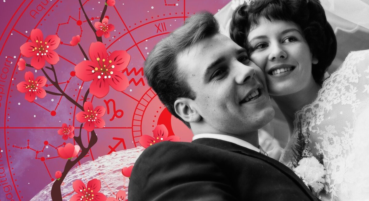 Hochzeitsfoto eines jungvermählten Paares in Schwarz-Weiß, sie trägt ein Spitzenkleid, beide lächeln glücklich. Im Hintergrund astrologisches Horoskop-Rad und florale Elemente. Symbolbild für Liebe, Partnerschaft und Ehe unter dem Sternzeichen-Einfluss.