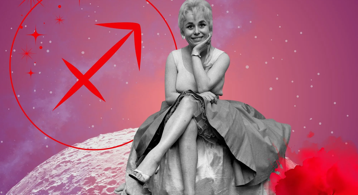 Monatshoroskop für das Sternzeichen Schütze: Illustration eine Frau im Retrostil vor einem pink-lilafarbenen Weltraumhintergrund mit Sternenhimmel und Mond. Rechts unten im Bild eine rote Mohnblume. Links oben in einem Kreis ist das rote Symbol des Tierkreiszeichens Schütze. 