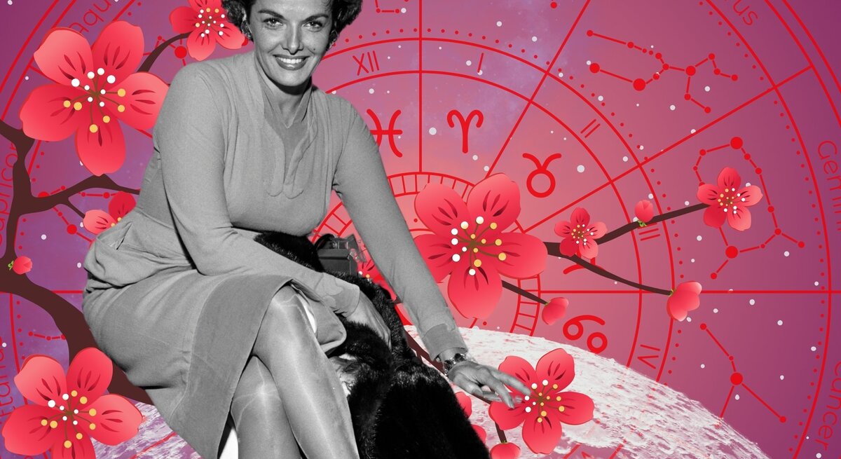 Schwarz-weißes Porträt einer Frau in Business-Kleidung mit freundlichem Blick, vor einem astrologischen Rad mit Kirschblüten – steht für beruflichen Erfolg, Ausstrahlung und astrologisch unterstützte Jobchancen.