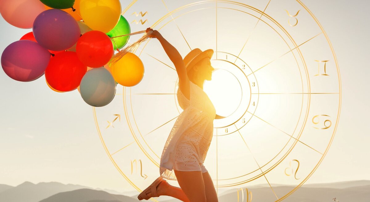 Junge Frau läuft mit Luftballons in einem sonnigen Feld umgeben von astrologischen Symbolen.