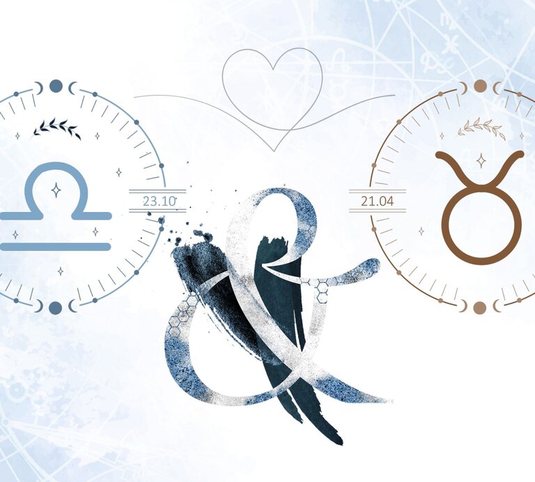 Die astrologischen Symbole der Sternzeichen Waage und Stier vor einer hellblauen Aquarellzeichnung. | © Shutterstock, Getty Images