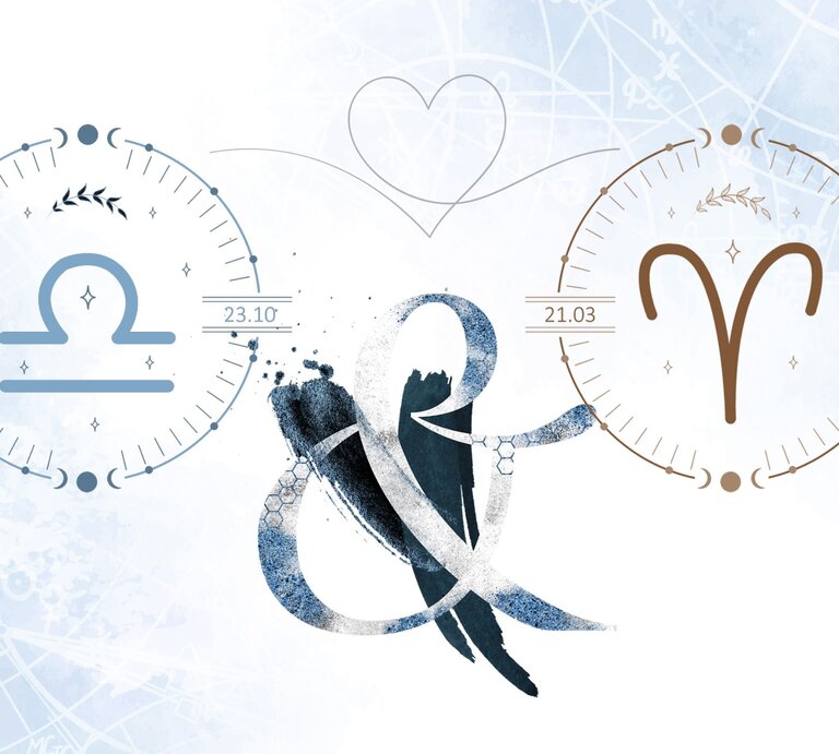 Die astrologischen Symbole der Sternzeichen Waage und Widder vor einer hellblauen Aquarellzeichnung. | © Shutterstock, Getty Images