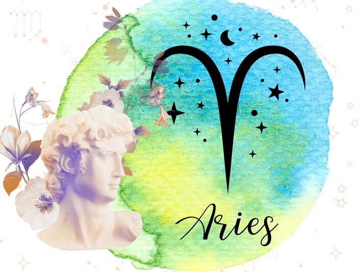 Das astrologische Symbol des Sternzeichens Widder vor einem blau-grünen Kreis, der mit Aquarelltechnik gezeichnet wurde. Daneben steht eine griechische historische Skulptur, umgeben von floralen Ornamenten in zarten Rosétönen. Im Hintergrund sind Grafiken goldener Sterne zu sehen. | © Natali Batu, Artist4love, OneyWhyStudio und samudri7 via Canva.com [M]