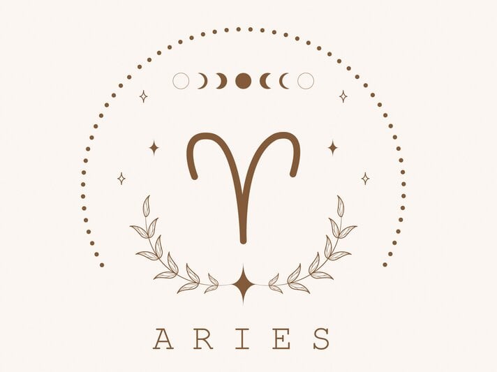 Zeichnung des astrologischen Symbols für das Sternzeichen Widder auf hellem Untergrund, umrahmt von Punkten und dem Mond in seinen verschiedenen Phasen. | © Adobe Stock/ KeronnArt