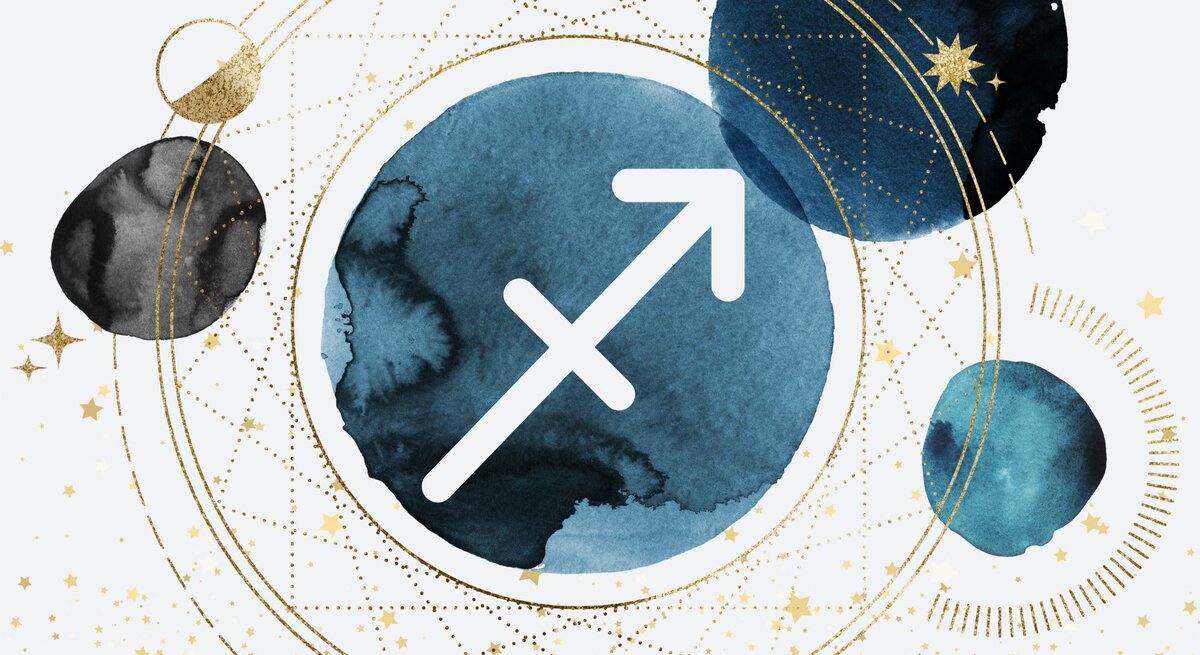 Drei Planeten in Aquarelltechnik in der Farbe Blau kreisen um einen vierten auf goldenen Bahnen, auf denen kleinere goldene Planeten zu sehen sind. Innerhalb des Planeten im Zentrum ist das astrologische Symbol des Sternzeichens Schütze zu sehen.