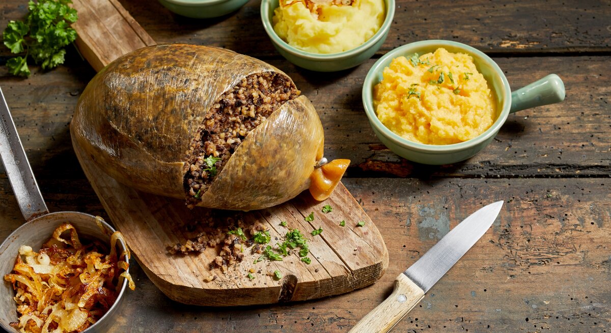 Traditionelles Haggis in rustikalem Ambiente. 