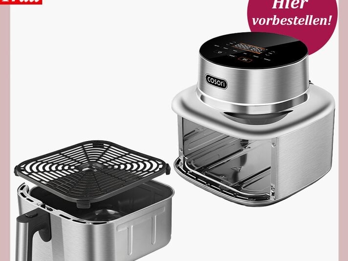 Smarte silberne Heißluftfritteuse mit Edelstahlgehäuse, abnehmbaren Gittereinsätzen und digitalem Display vor weißem Hintergrund. | © Cosori/bildderfrau.de