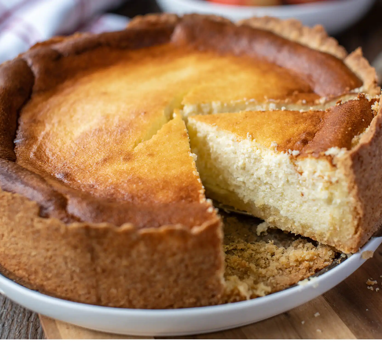 Käsekuchen miit Boden | © Adobe Stock