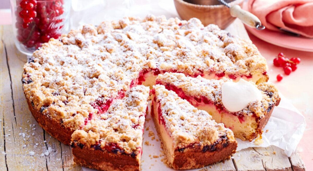 Zu sehen ist ein Prasselkuchen mit Schmandkern