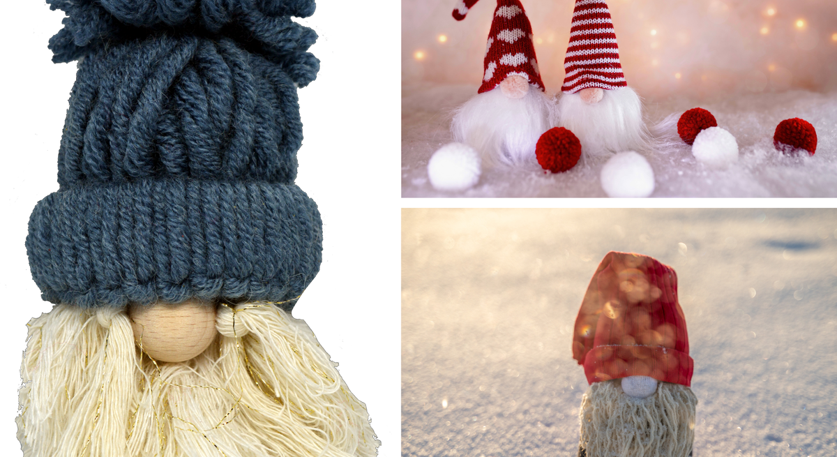 Drei verschiedene Weihnachtswichtel mit langen Zipfelmützen und zotteligen Bärten stehen auf Schnee und vor Lichterhintergrund.