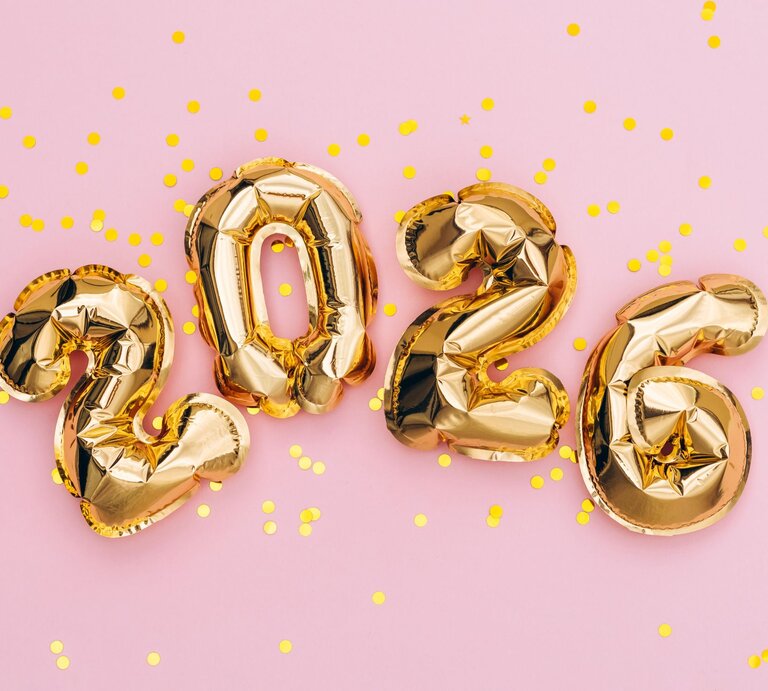 DIY-Neujahrskarte selbst gestalten 2026 | © gettyimages/ Olha Danylenko