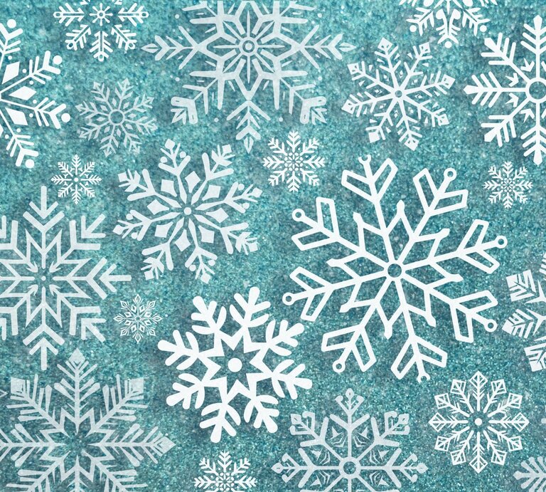 Weiße DIY-Schneeflocken auf türkisem Hintergrund | © gettyimages/ Kryssia Campos
