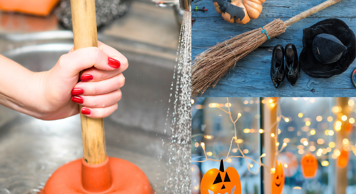 Eine Hand mit Pömpel im Spülbecken, daneben Halloween-Deko mit Hexenbesen und Kürbissen sowie Kürbislichterkette am Fenster.