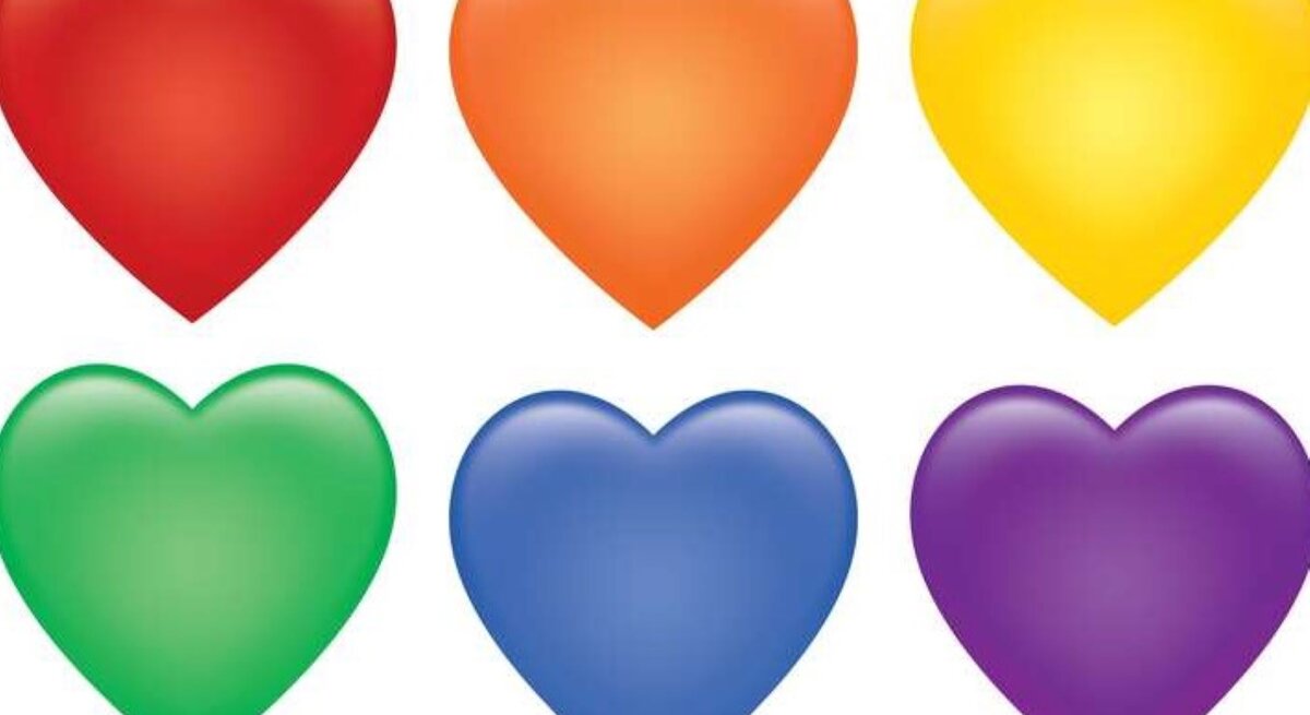 Sechs bunte Herzen in den Farben Rot, Orange, Gelb, Grün, Blau und Lila vor weißem Hintergrund.