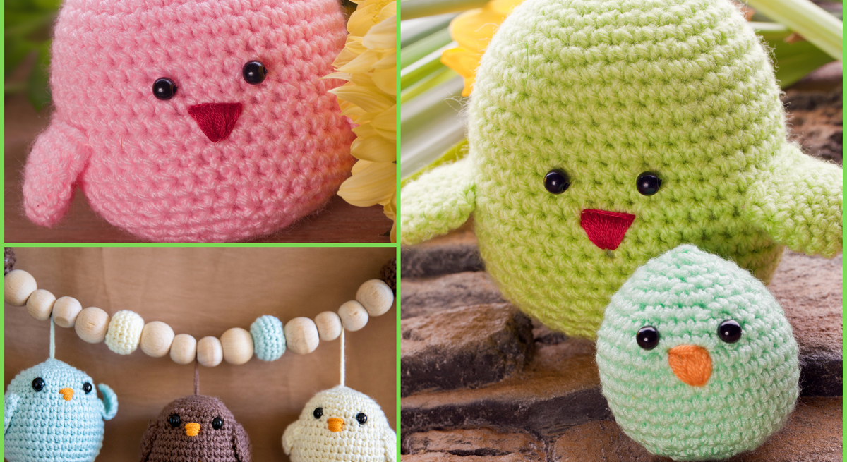 Eine Collage aus gehäkelten Figuren: oben rechts ein grüner Vogel mit kleinerem Vogel, flankiert von Narzissen; links ein pinker Vogel vor grünem Hintergrund; unten gehäkelte Vögelchen an einer Holzperlen-Girlande.