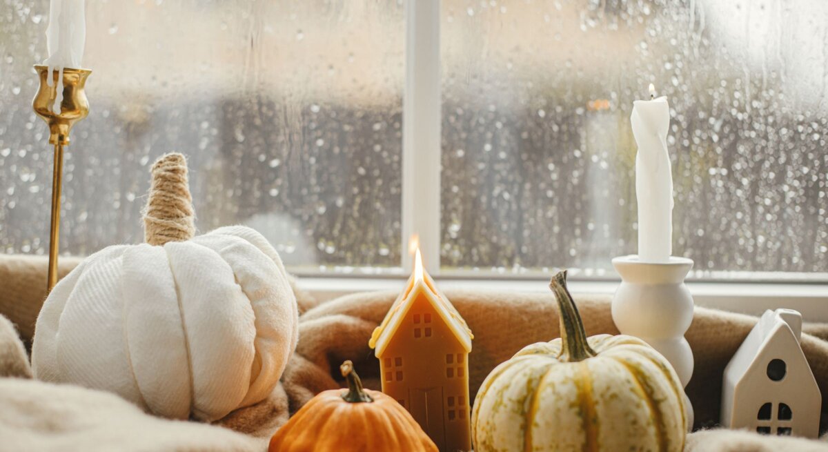 Fensterbank dekorieren: Die schönsten Ideen für eine gemütliche Herbstdeko