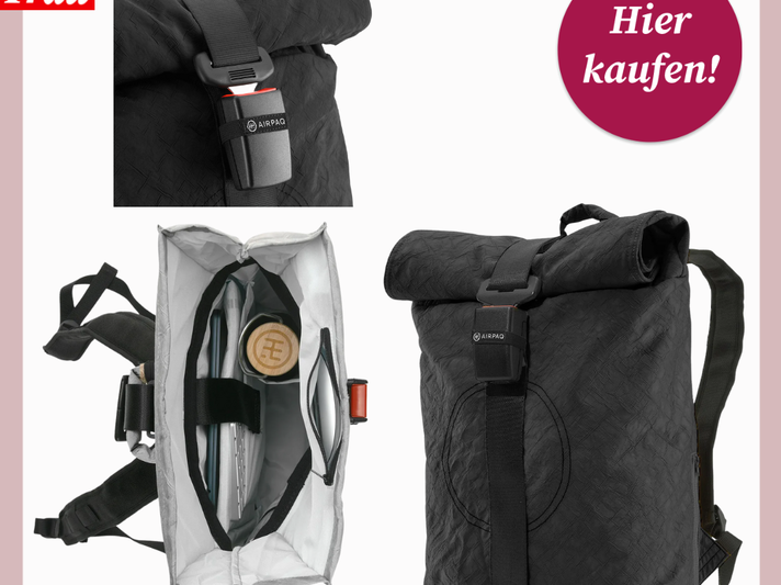 Schwarzer Rolltop-Rucksack mit Clipverschluss, seitlicher Schnalle und geöffnetem Innenfach mit Laptop, Flasche und Stift. | © AIRPAQ /Canva/Collage:bildderfrau.de
