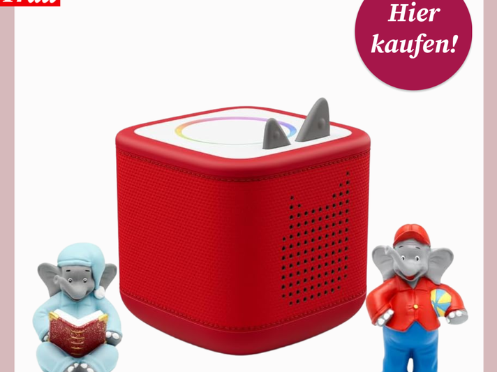 Roter Audioplayer mit Elefantenfiguren, eine im blauen Schlafanzug mit einem Buch und eine andere in einer roten Jacke mit einem Ball. Text in der oberen linken Ecke: 'Bild der Frau' und in der rechten Ecke ein Button mit dem Text 'Hier kaufen! | © Amazon/Canva/Collage:bildderfrau.de