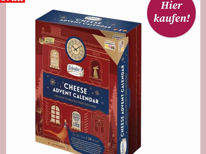 Roter Käse-Adventskalender mit winterlichen Illustrationen und Uhrmotiv, daneben runder Button mit „Hier kaufen!“-Schriftzug. | © knuspr.de/Canva/bildderfrau.de