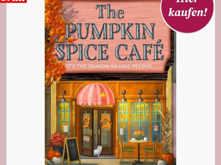Das Cover eines Buches zeigt ein kleines Café mit Herbstkranz an der Tür, draußen Kürbisse, ein weißer Kater sitzt im Eingangsbereich. | © Thalia