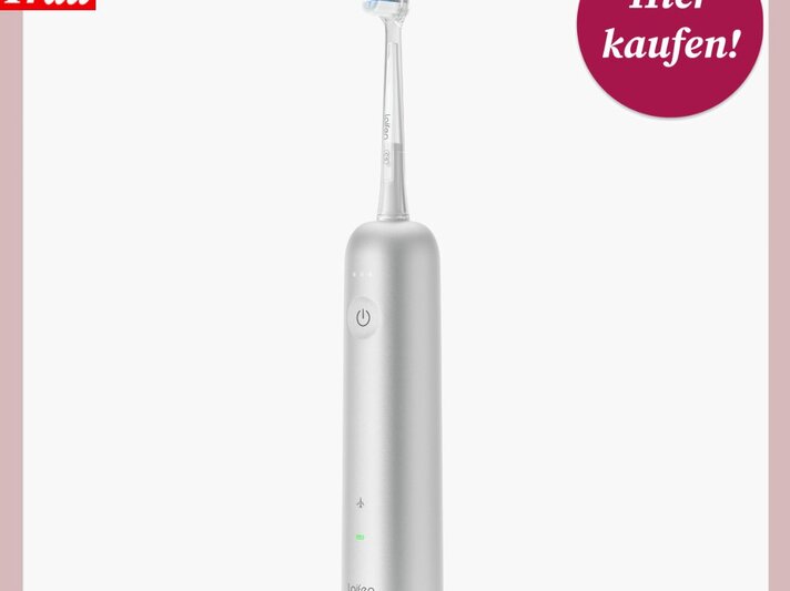 Silberne elektrische Zahnbürste mit blau-weißem Bürstenkopf auf weißem Hintergrund, daneben "Hier kaufen!"-Button. | © Laifen