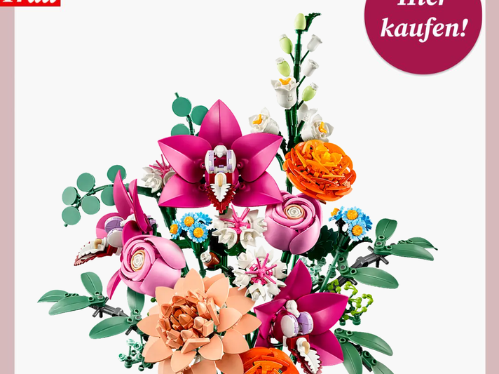 Ein kunstvoller Strauß aus bunten LEGO Botanicals Blumen mit detailreichen Orchideen, Rosen und Blättern auf weißem Hintergrund. | © LEGO