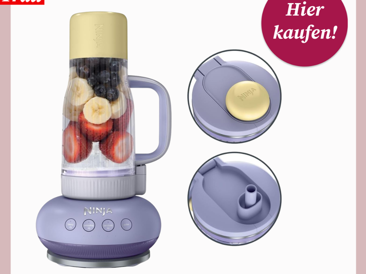 Ein lila Standmixer mit transparentem Behälter voller Erdbeeren, Bananenscheiben und Heidelbeeren steht vor hellem Hintergrund. | © Amazon/Canva/Collage: bildderfrau.de