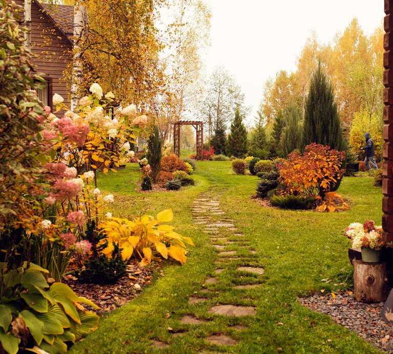 Herbstlicher Garten | © AdobeStock/mashiki