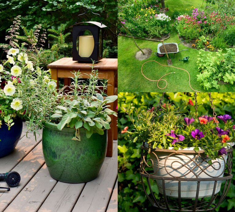 Bunte Blüten in großen blauen und grünen Töpfen auf Holzterrasse, daneben Gartenhandschuhe, Gießkanne und eine schwarze Laterne. | © Shutterstock/Klem Mitch/Canva/Collage: bildderfrau.de