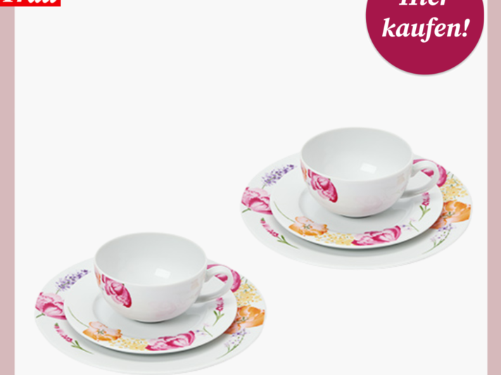 Zweiteiliges Geschirrset mit floralem Muster in Rosa, Lila und Orange, bestehend aus Tasse, Untertasse und Teller. | © Tchibo 