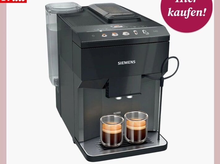 Moderne Siemens-Kaffeemaschine in Schwarz mit zwei gefüllten Espressogläsern und Bedienfeld mit Symbolen. | © Lidl