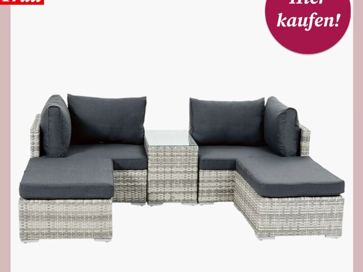 Moderne Gartensitzgruppe aus grauem Polyrattan mit dunklen Polstern und Glastisch, ideal für Terrasse oder Balkon | © Lidl 