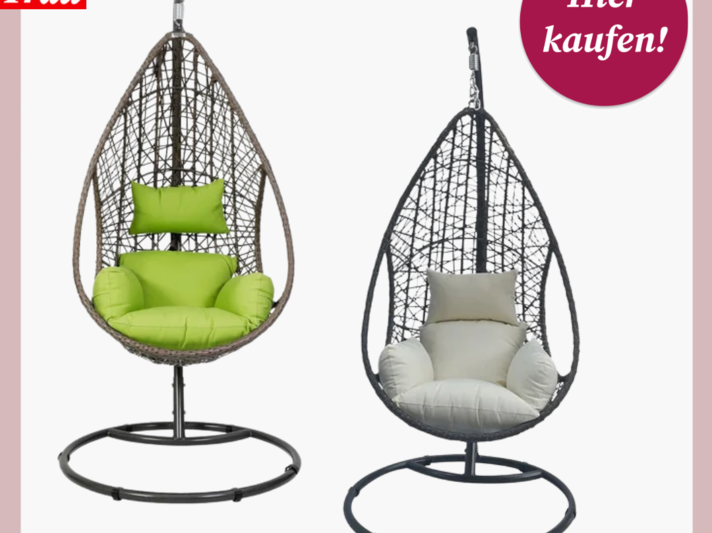 Zwei Hängesessel mit geflochtenem Gestell und gemütlichen Kissen in Grün und Beige stehen nebeneinander auf weißem Hintergrund. | © Lidl 