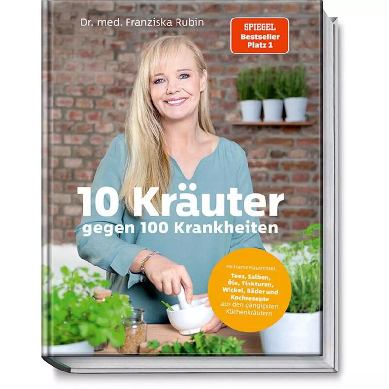 Cover vom Buch: "10 Kräuter gegen 100 Krankheiten" von Dr. med. Franziska Rubin. Es zeigt die Autorin, die vor einer gemauerten Wand steht und Kräuter in einem Mörser zerstößt. | © Becker Joest Volk Verlag