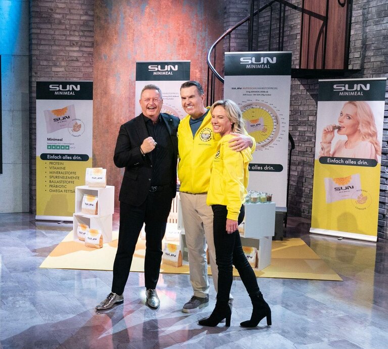 Zu sehen sind Christian Jäger und Wolfgang und Meike Grabher  | © PULS4/Gerry Frank