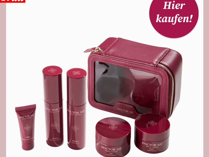 Edles Pflege-Set mit Cremes und Seren von Doctor Mi in weinroten Verpackungen samt passender Beauty-Bag mit Reißverschluss. | © doctormi/Canva/Collage:bildderfrau.de