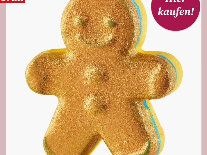 Eine in Form eines Lebkuchenmännchens geformte Badebombe wird auf weißem Hintergrund mit Kaumfempfehlung von BILD der FRAU präsentiert. | © Lush