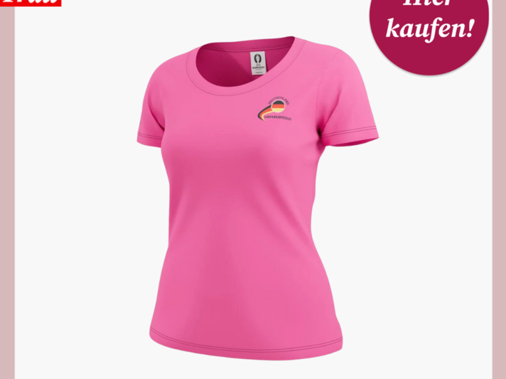Werbebild vom Fußballtrikot. Es hat einen Rundhalsausschnitt und ist Knallpink. | © Lidl